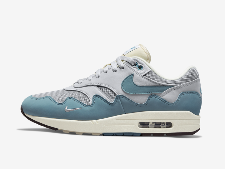 Timeless Air Max 1 sneakers in a classic blue and white colour scheme.