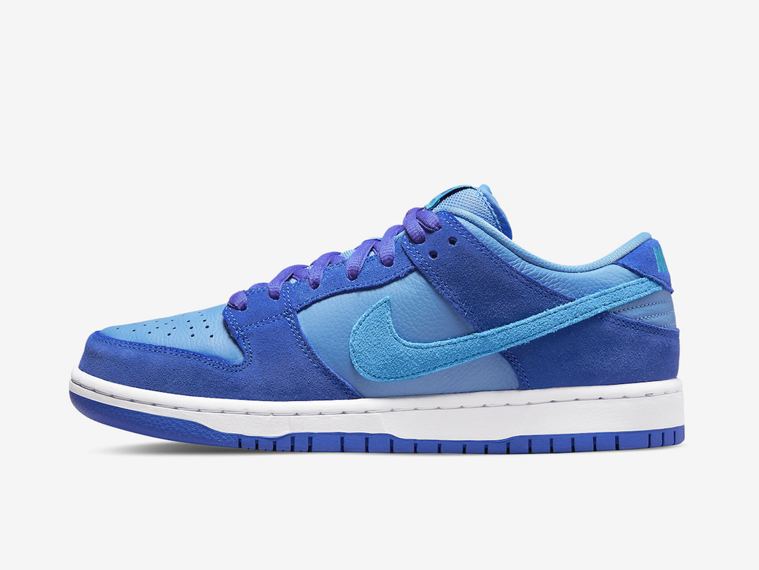 Timeless Nike Dunk sneakers in a classic blue colour scheme.